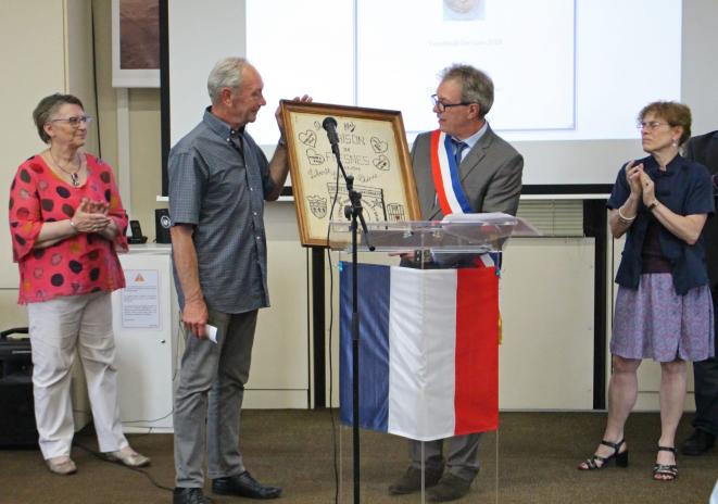 Limay - 2e guerre mondiale - Remise broderie famille Plisson